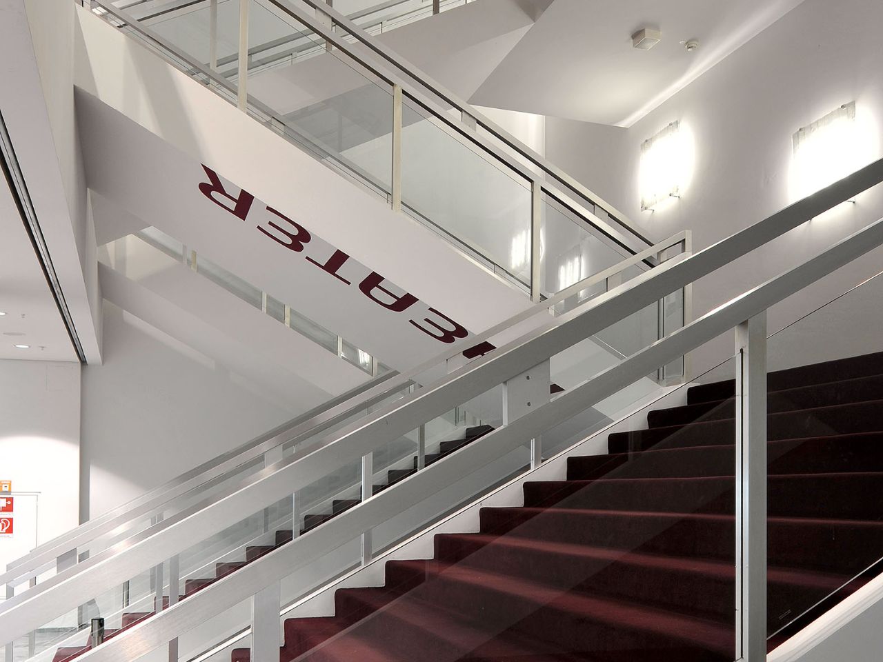 theater im pfalzbau treppe